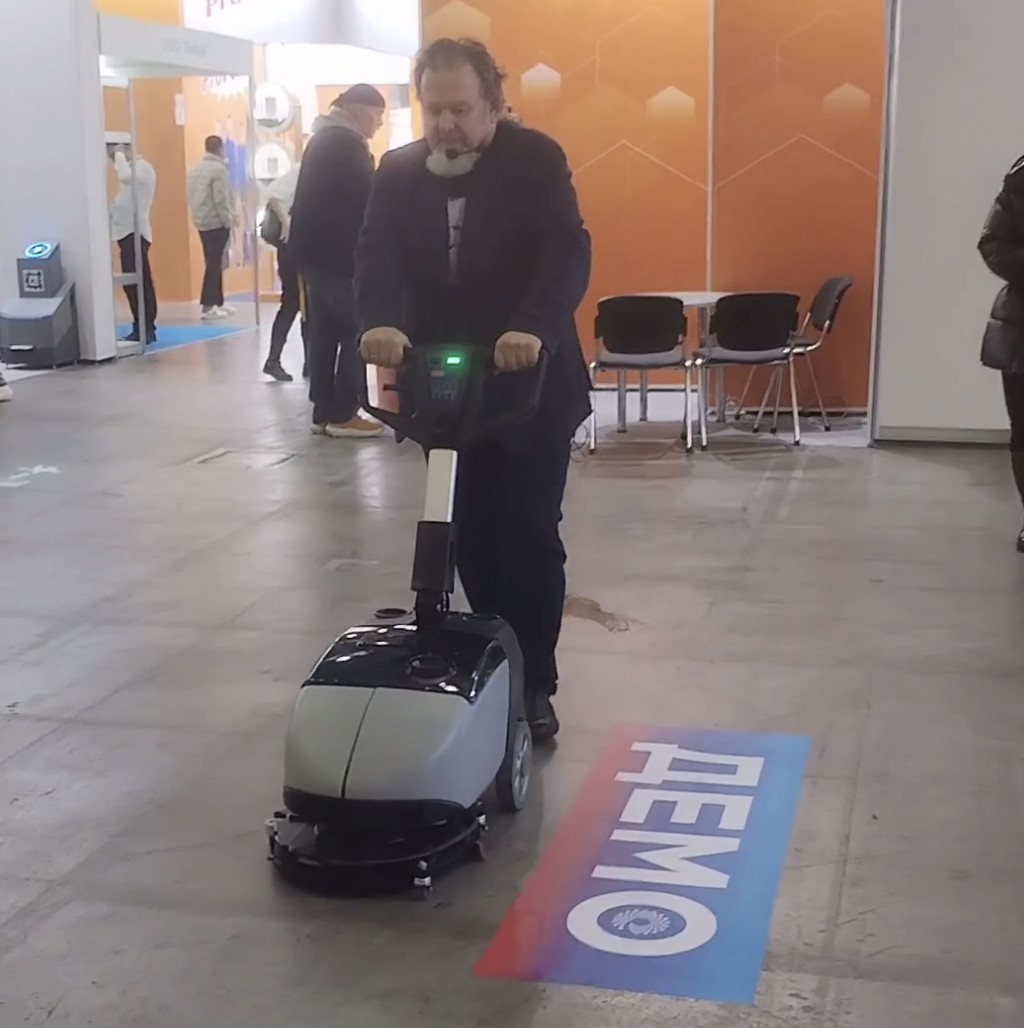 Тарас Дударь тестирует ARTRED M350H на CleanExpo 2024