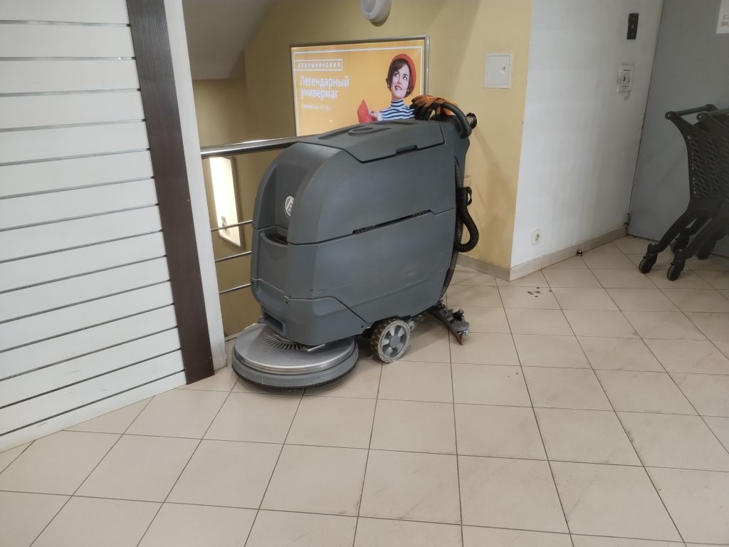 ARTRED X5 в аренду для торгового центра